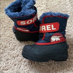Kids winter boots size T7